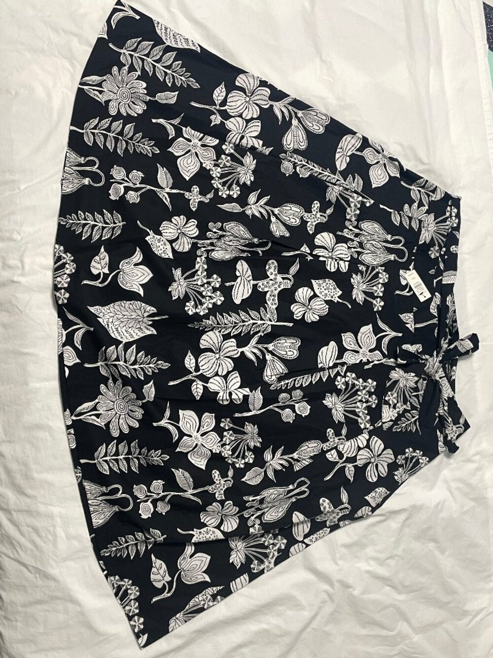 NWT Talbot's B&W Floral Pattern Midi Skirt Womens Sz 18 W Tie Waist Zip Side